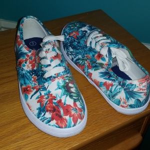 Tropical size kids 3 or adult 5.5